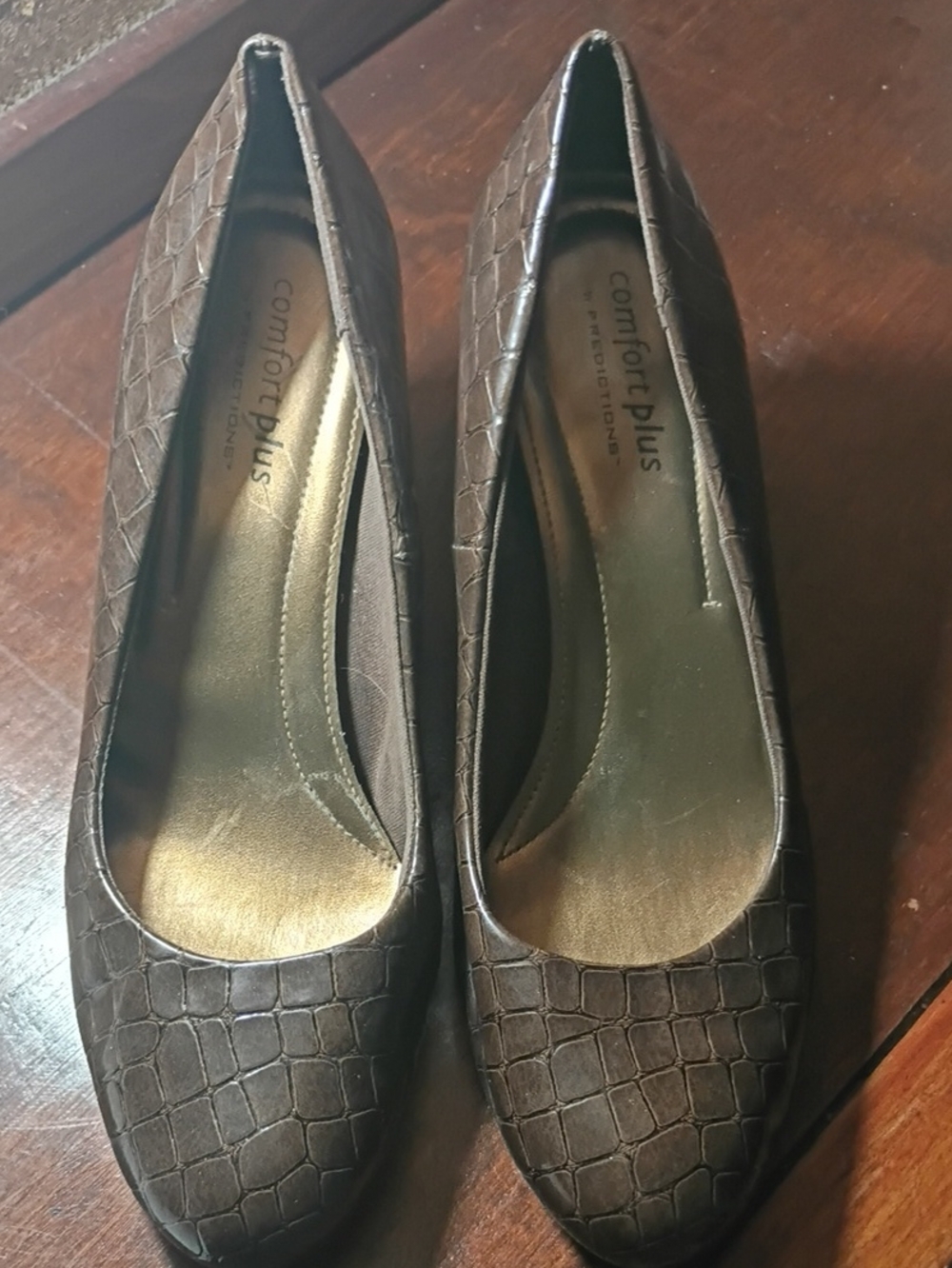 comfort plus by Predictions Women's Brown Croc-Texture Ballet Flats